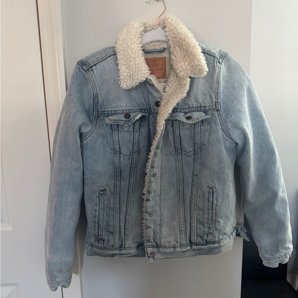 Levi's Light Blue Denim Jacket with Cream Sherpa Lining